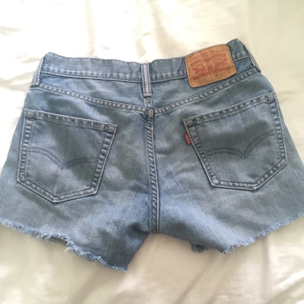 VINTAGE LEVI’S CUTOFFS - Picture 2 of 3